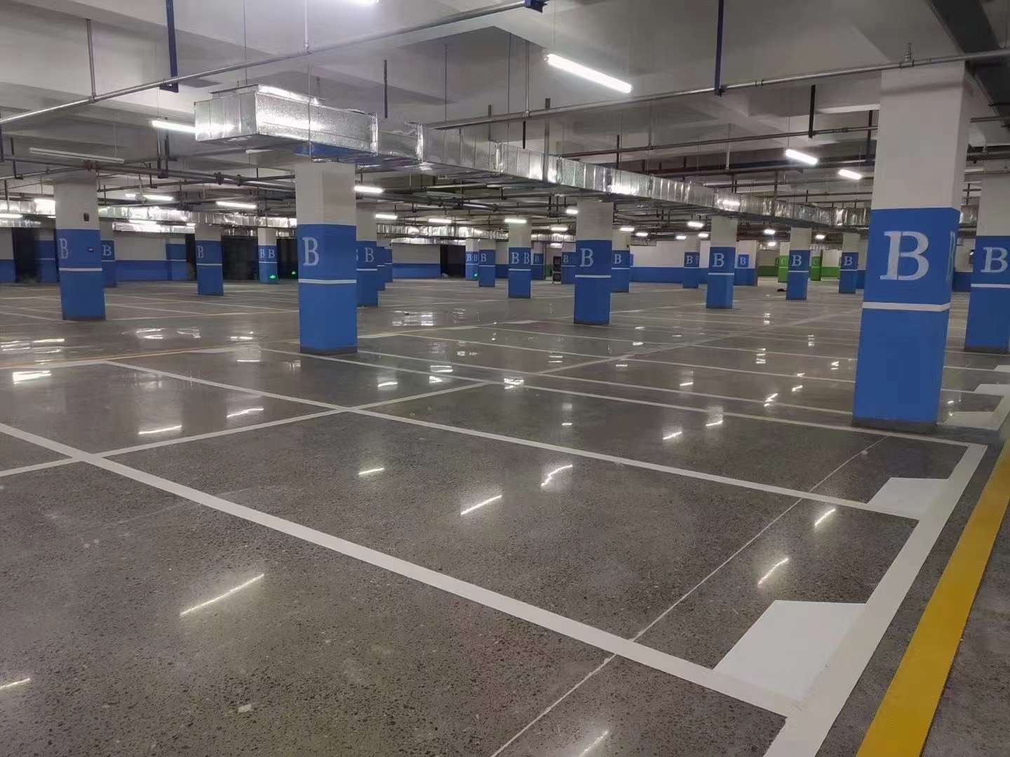 地下車庫做固化地坪，優點太多了，物業都推薦